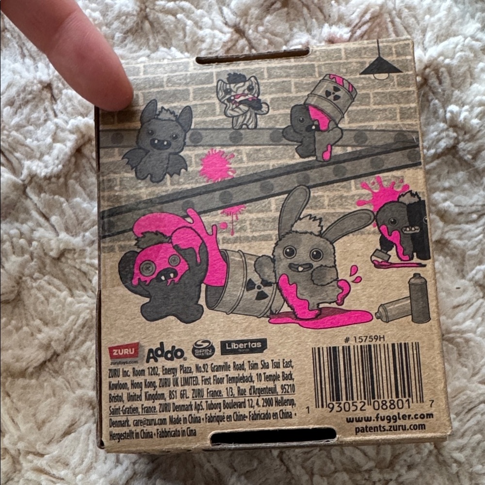 *NEW* Fuggler Collector keyring with wings v-day series - Picture 3 of 5